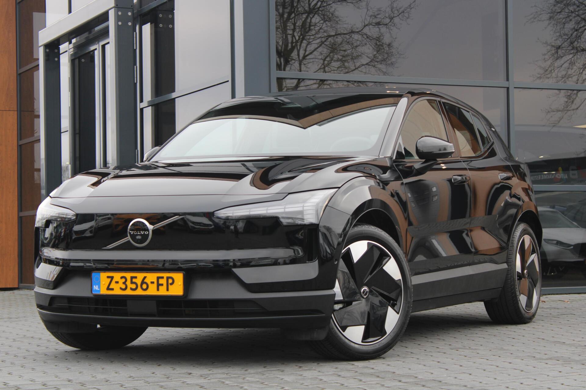 Volvo Ex30 Twin Motor Performance Ultra 69 kWh | Climate Pack 2024 - voorkant