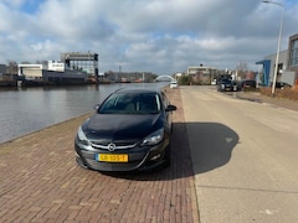 Opel Astra 1.4 Turbo Blitz 2015 - voorkant