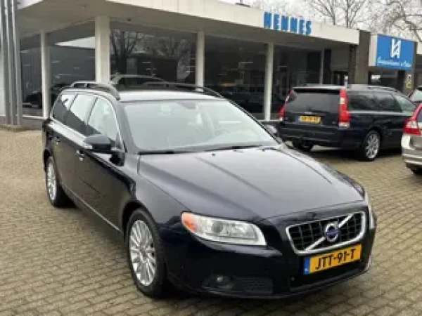 Volvo V70 2.5T Momentum 2010 - voorkant