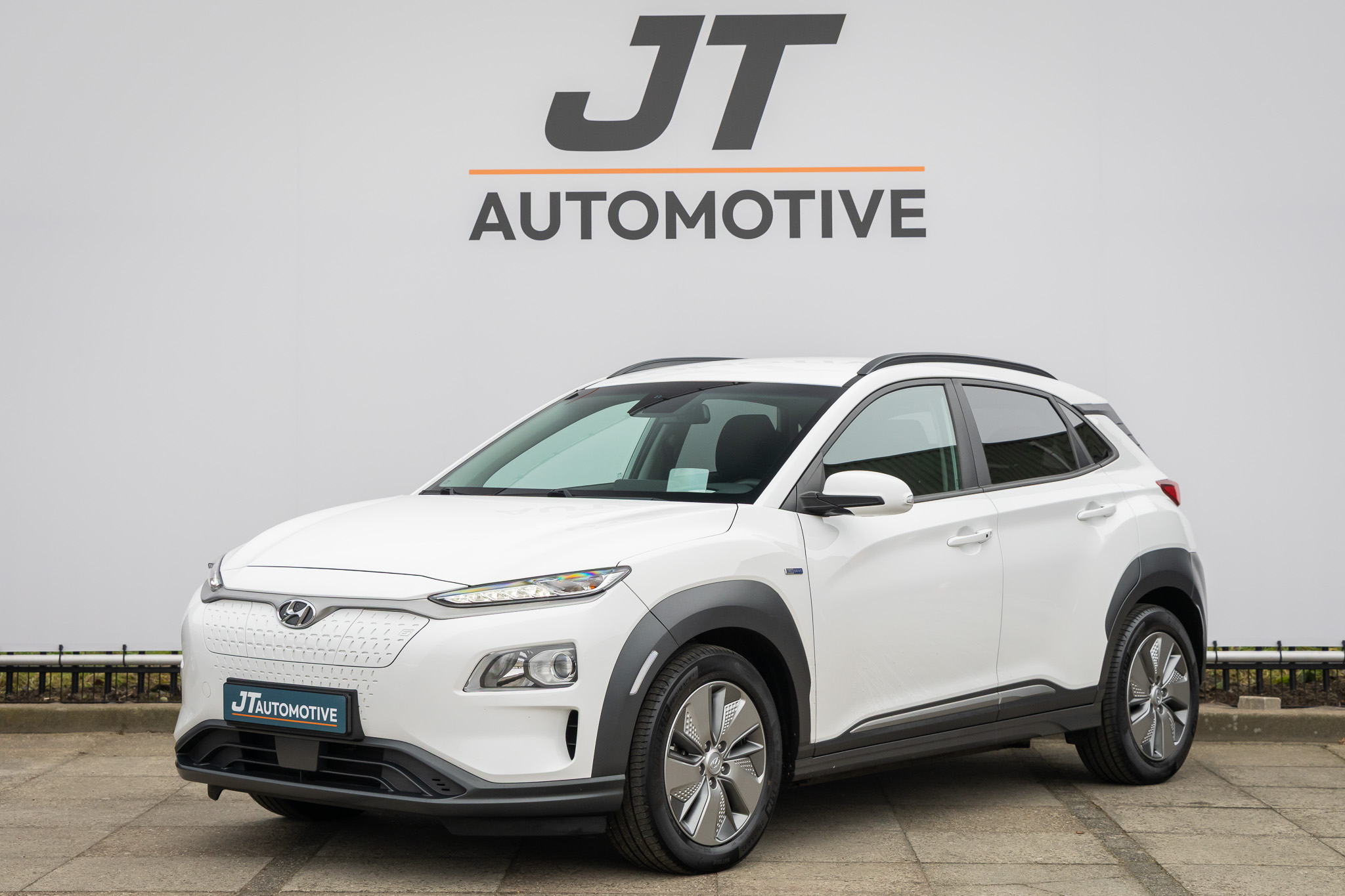 Hyundai Kona EV Fashion 64 kWh SOH99% Cruise | Camera | Head up | PDC 2020 - voorkant