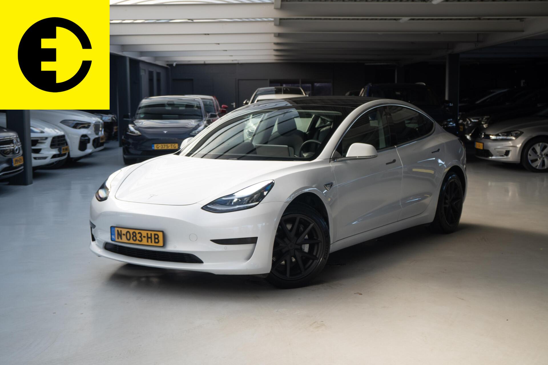 Tesla Model 3 Standard RWD Plus 60 kWh | Autopilot | Stoelverwarming | Zwart leer 2020 - voorkant
