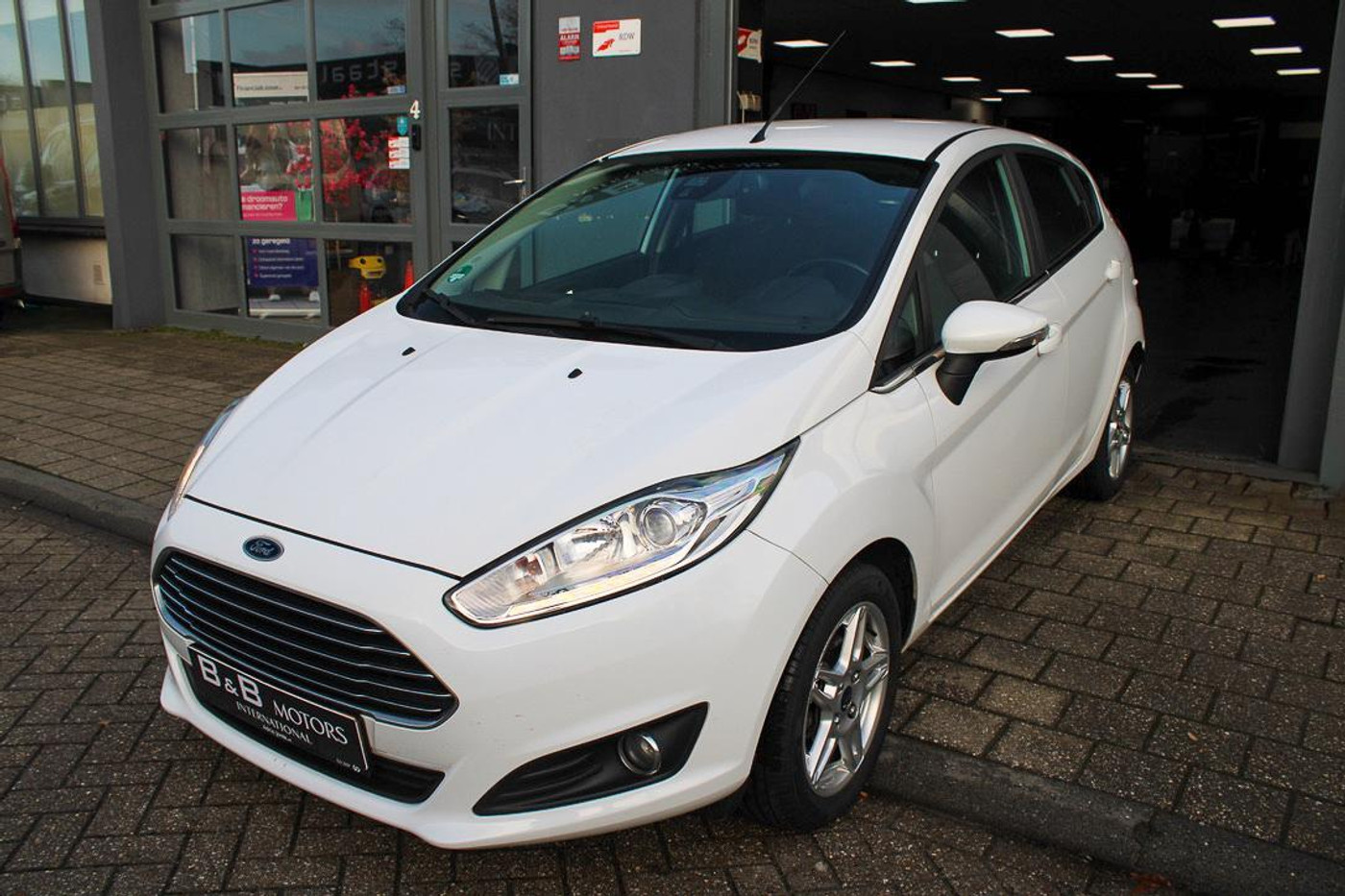 Ford Fiesta 1.0 EcoBoost Titanium|CAM|AIRCO|PDC|LED|DEALER 2015 - voorkant