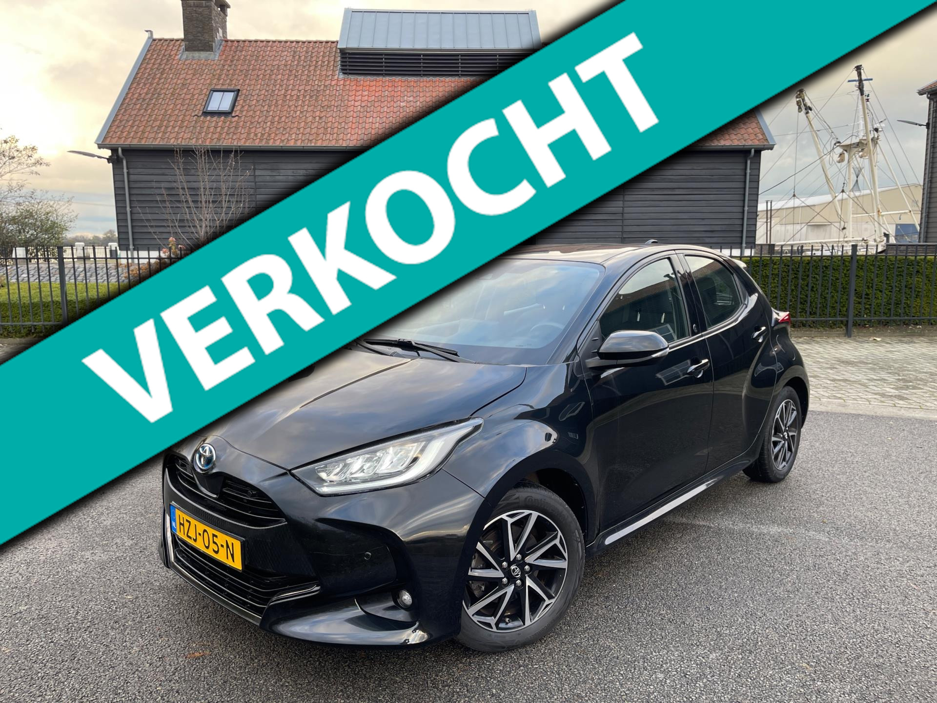 Toyota Toyota Yaris 1.5 Hybrid Team Deutschland |Airco ECC Navigatie Parkeercamera | 2021 - voorkant