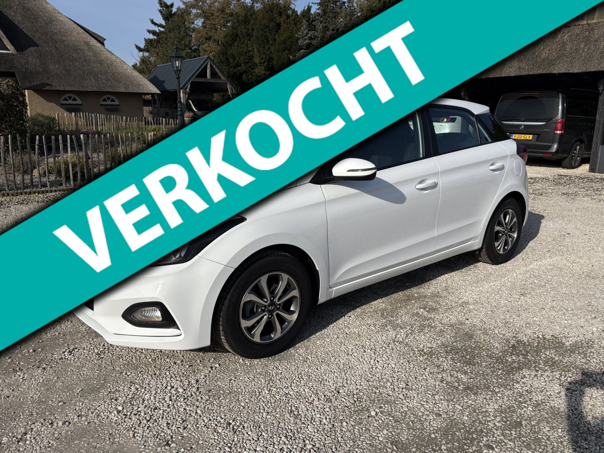 Hyundai I20 1.2 75pk Comfort Apple Carplay, Camera, Zwarte hemel 2020 - voorkant
