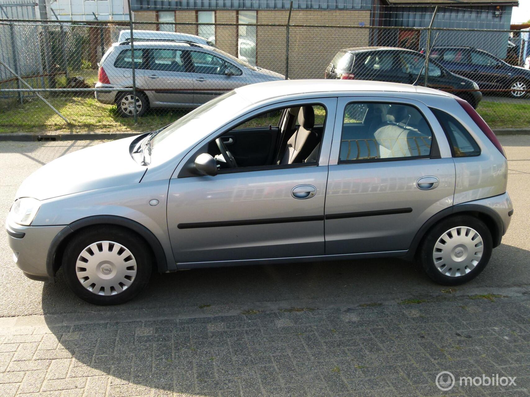 Opel Corsa-c 1.2-16V Enjoy 2004 - voorkant