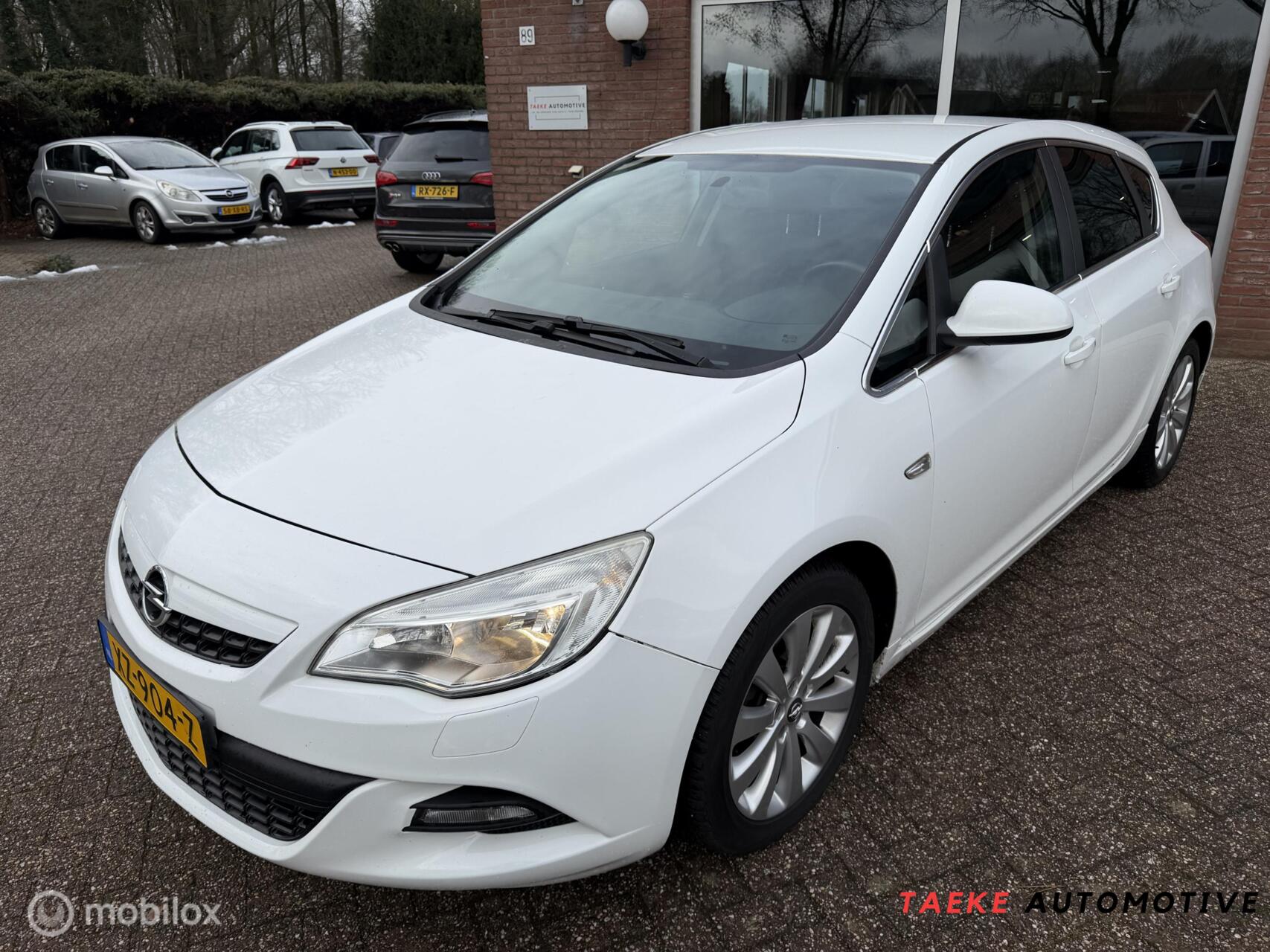 Opel Astra 1.4 Turbo Edition Clima/Cruise/lees tekst 2011 - voorkant