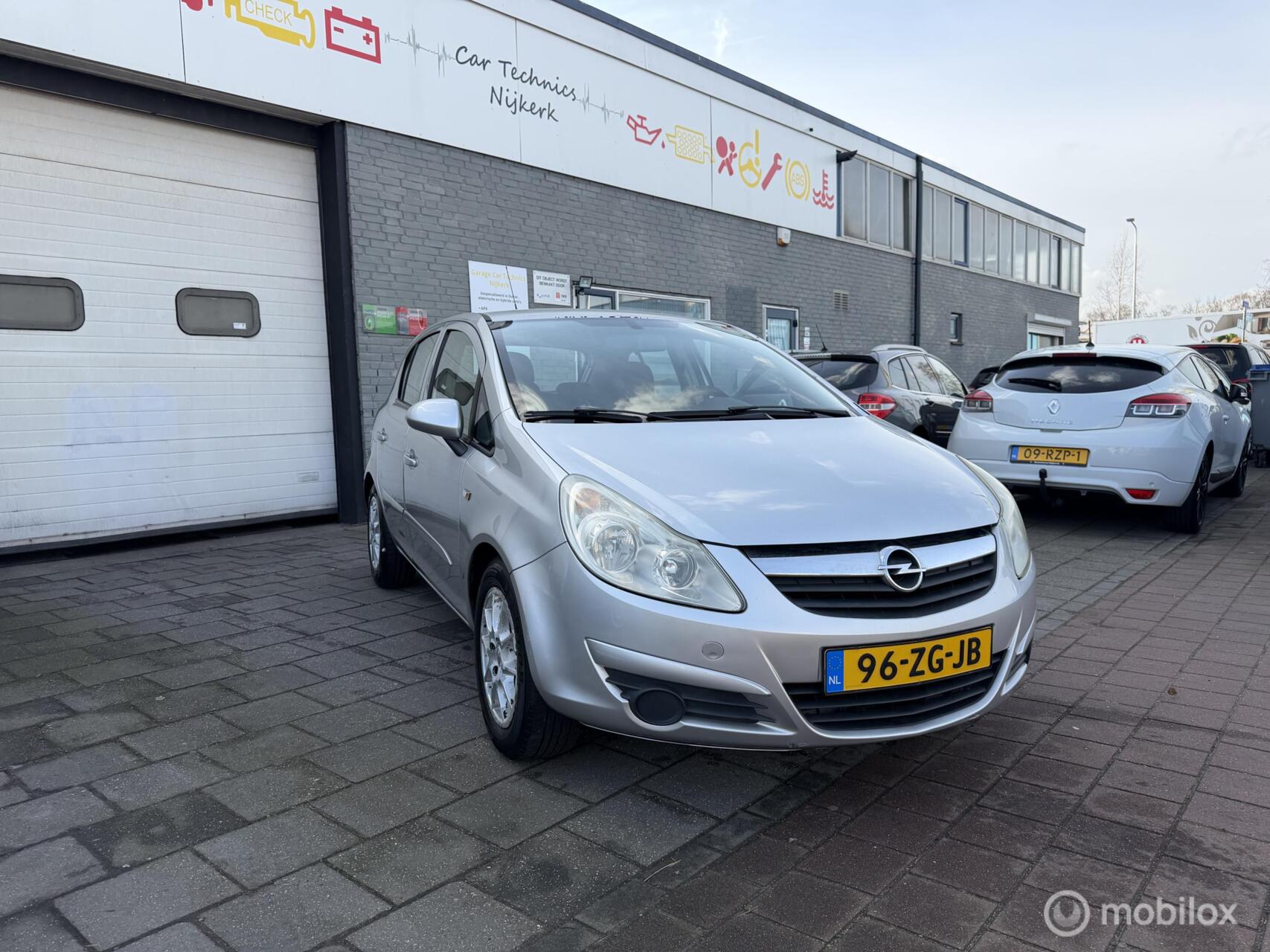 Opel Corsa 1.2-16V Business 2008 - voorkant
