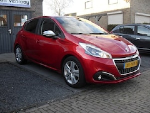 Peugeot 208 1.2 PureTech Signature 2019 - voorkant