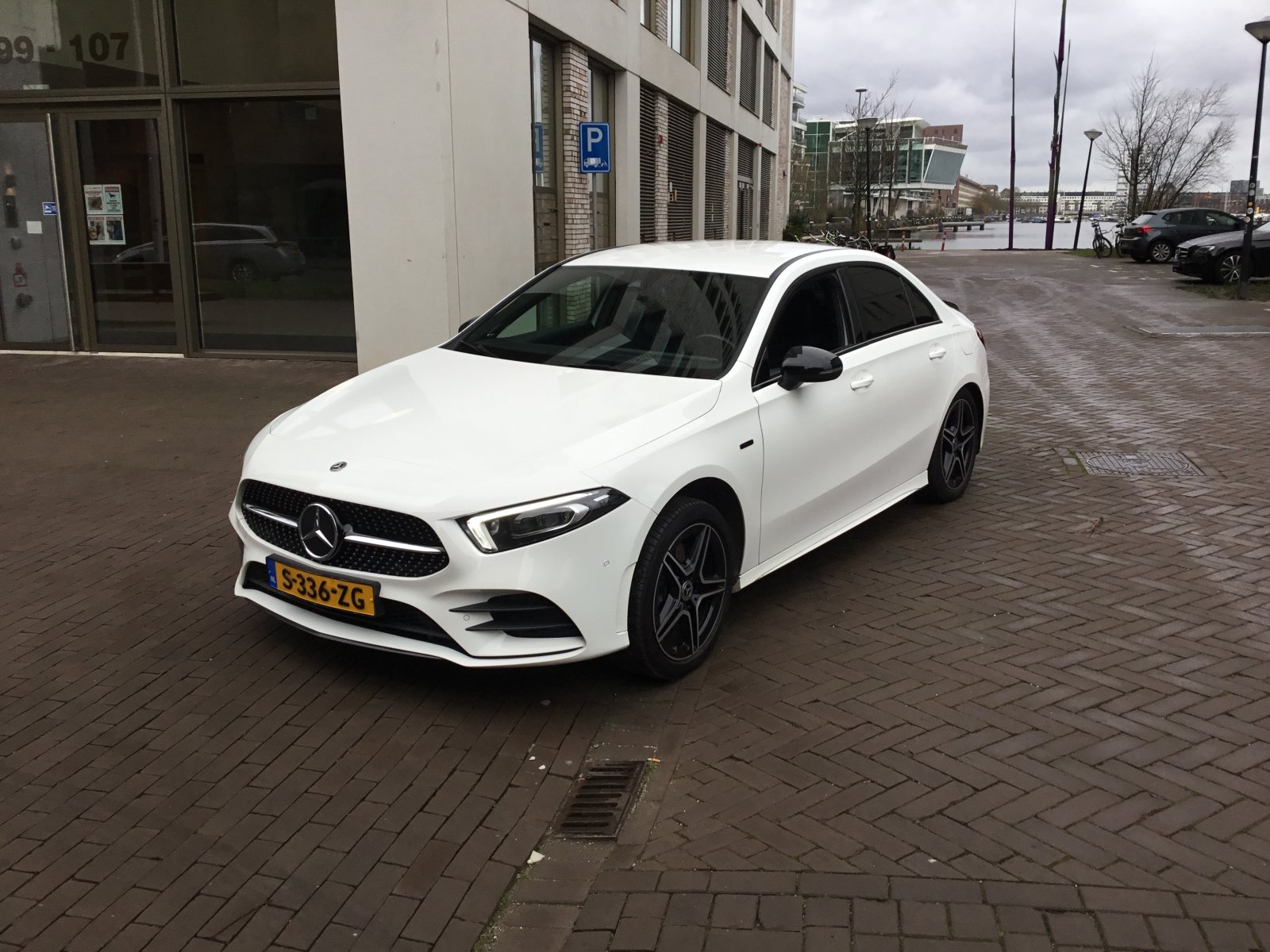 Mercedes-Benz A-klasse 250 e Premium Plus 2021 - voorkant