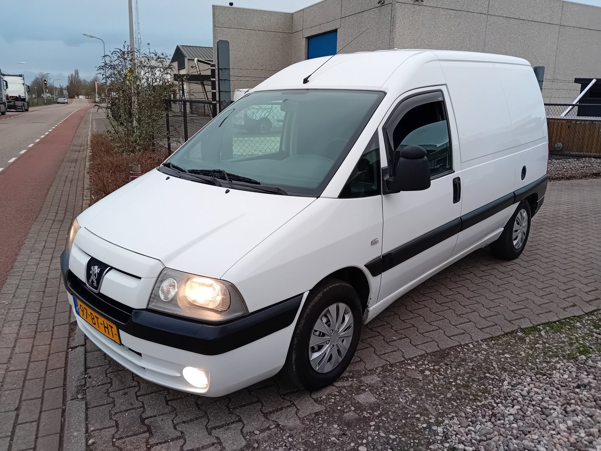 Foto van Peugeot Expert 220c 1.9d