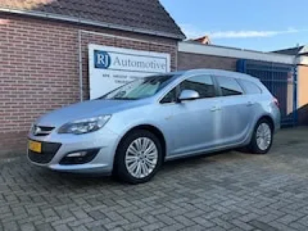 Opel Astra 1.6 CDTi Business + 2015 - voorkant