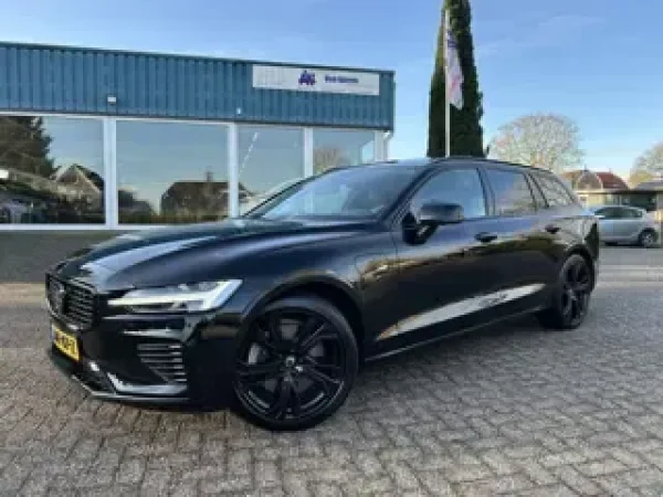 Volvo V60 2.0 T8 Plug-in hybrid AWD Ultra Dark 2024 - voorkant