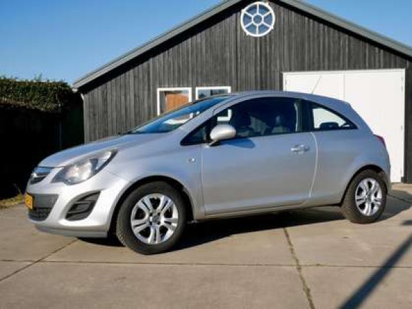 Opel Corsa 1.4-16V 2014 - voorkant
