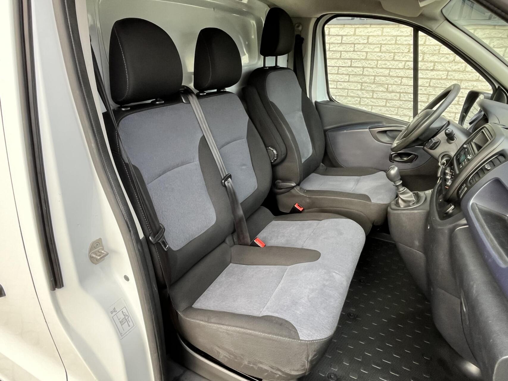 Foto van Opel Vivaro-b