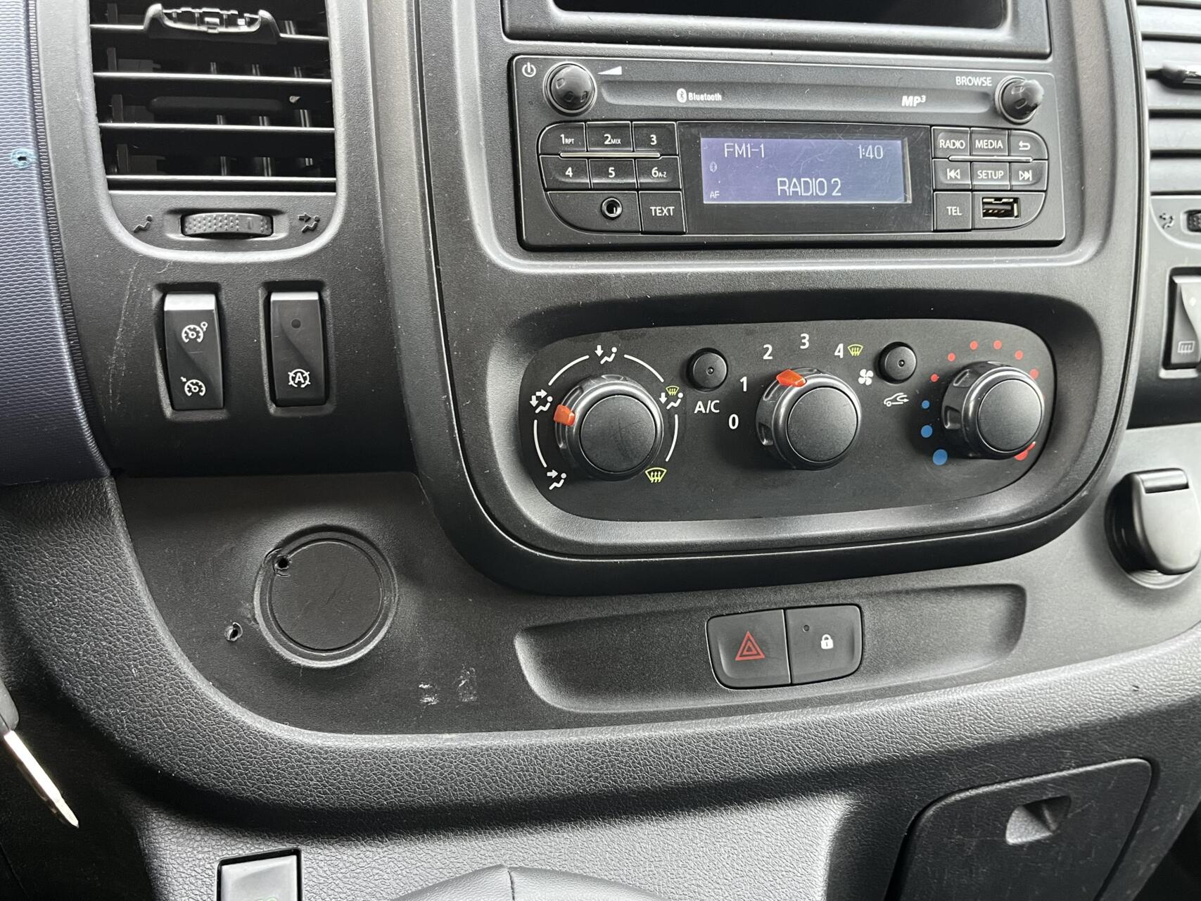 Foto van Opel Vivaro-b