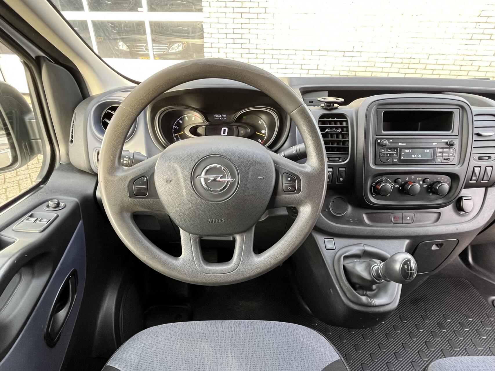 Foto van Opel Vivaro-b