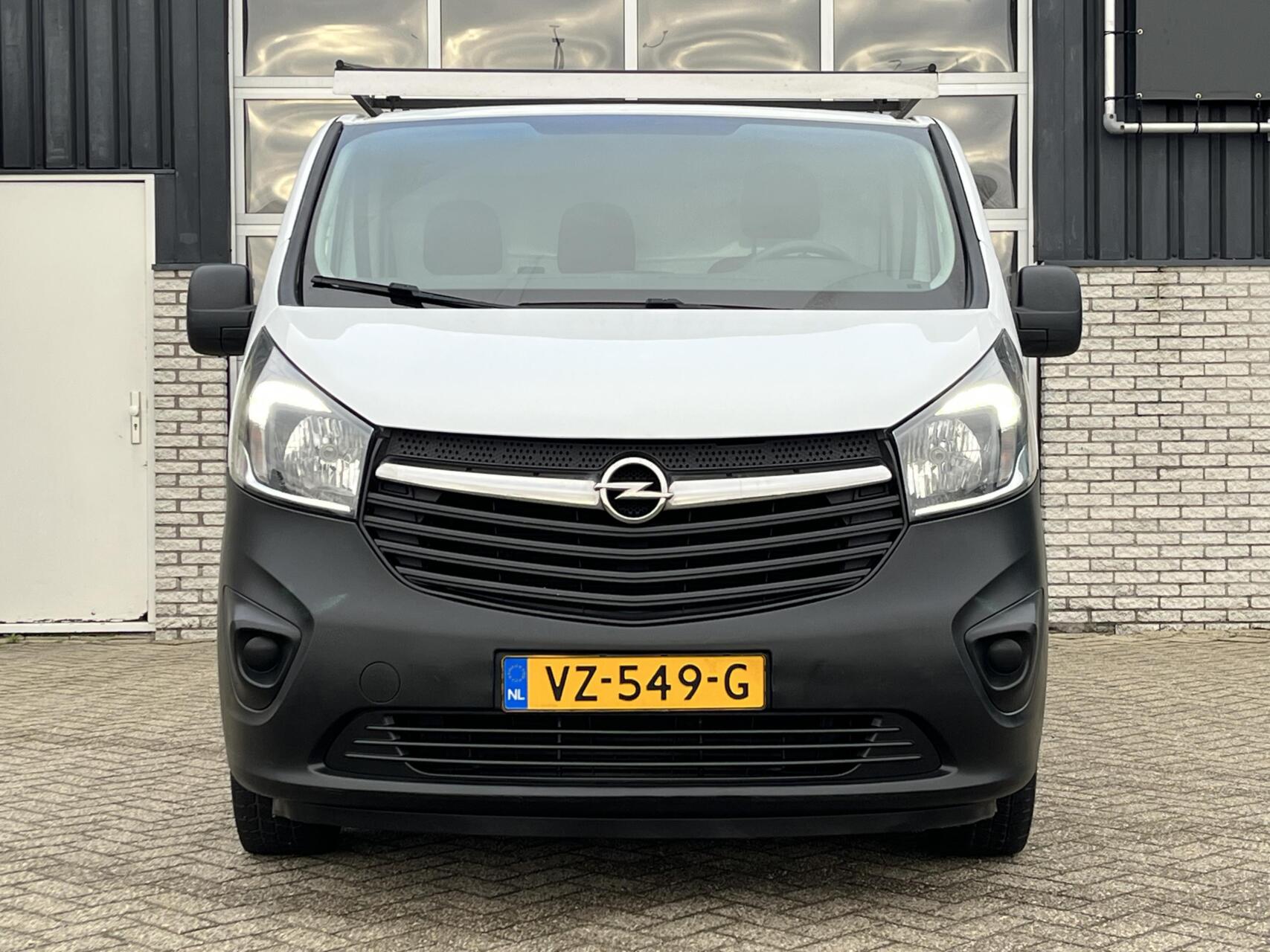 Foto van Opel Vivaro-b