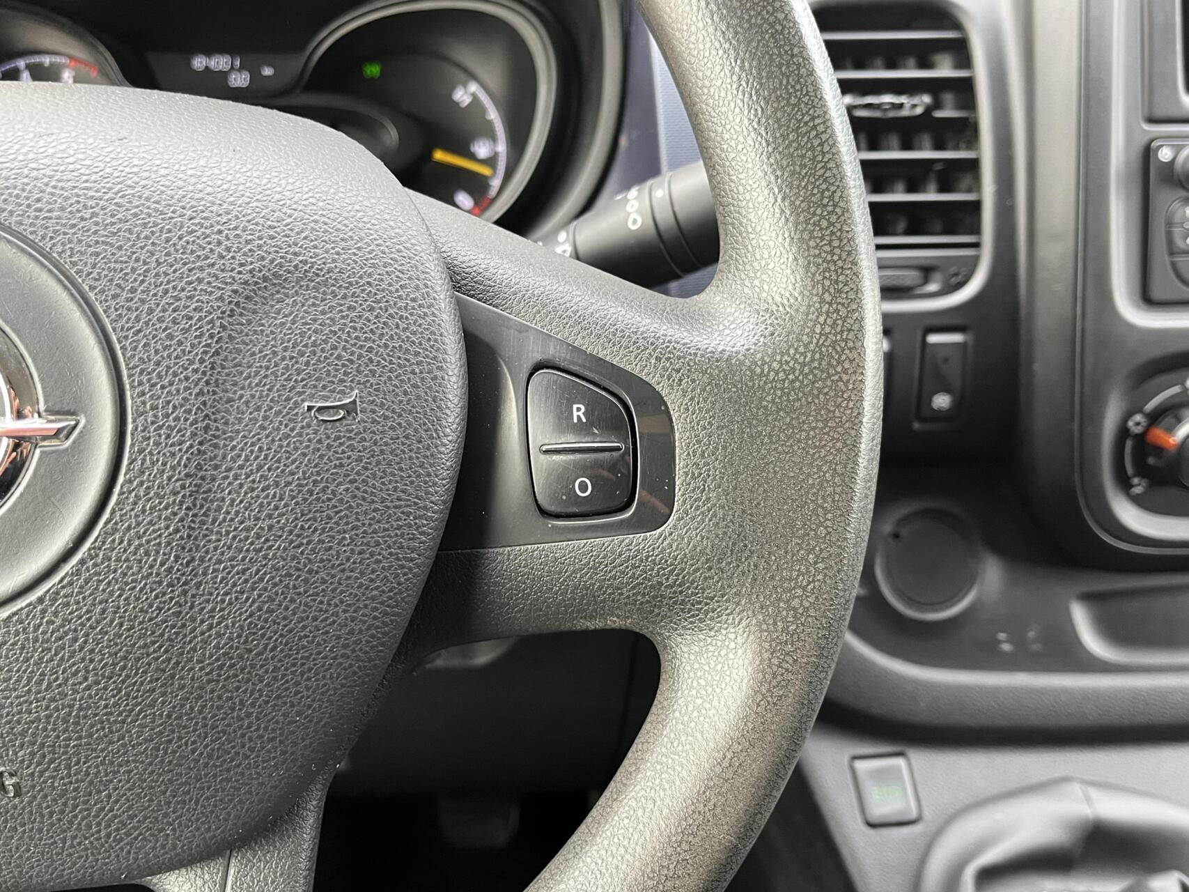 Foto van Opel Vivaro-b