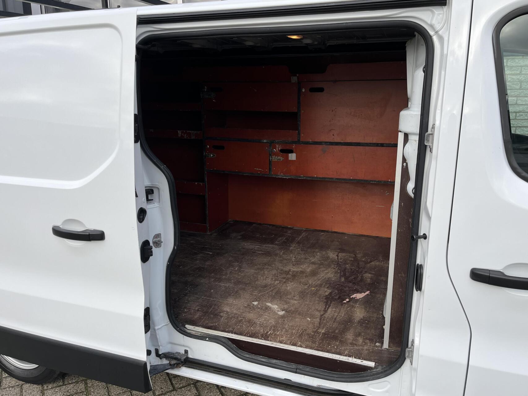 Foto van Opel Vivaro-b