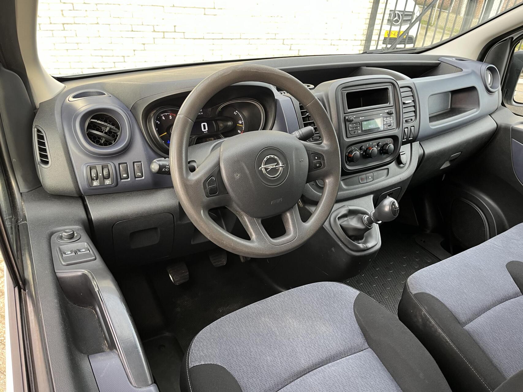 Foto van Opel Vivaro-b