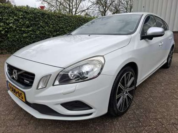 Volvo V60 2.0 T5 Summum 2013 - voorkant
