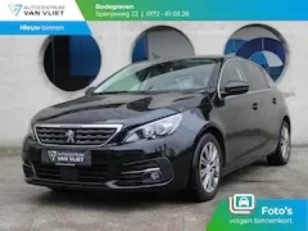 Peugeot 308 1.2 PureTech Blue Lease Premium Avantage 2021 - voorkant