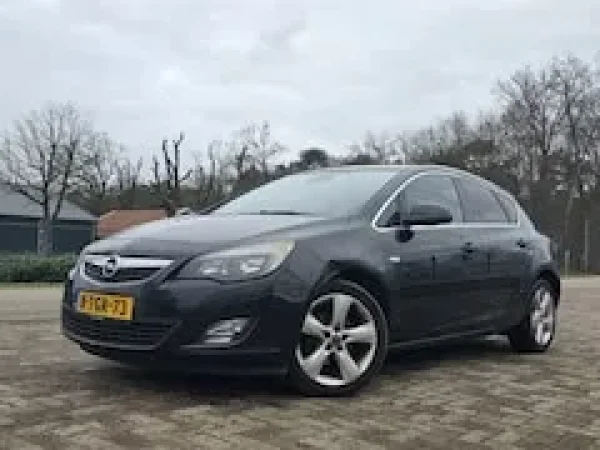 Opel Astra 1.4 Turbo Sport 2011 - voorkant