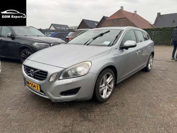 Volvo V60 2.4 D6 AWD Plug-In Hybrid Pure Limited 2013 - voorkant