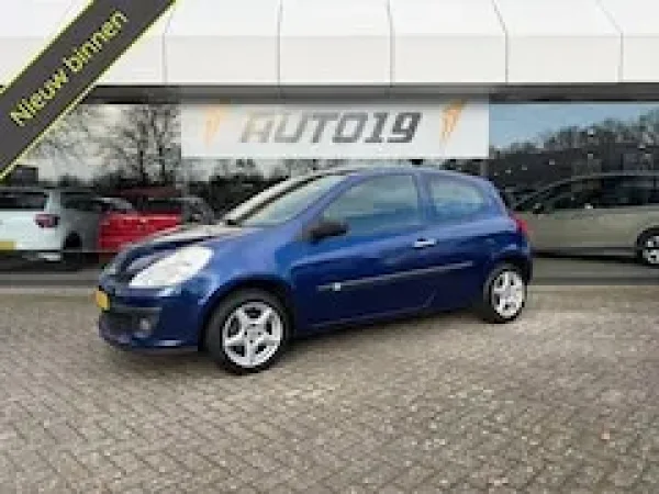 Renault Clio 1.2-16V Authentique 2008 - voorkant