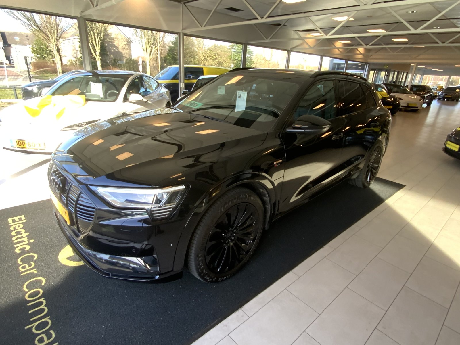 Audi E-tron e-tron 55 quattro advanced 95 kWh | 92,7% SOH | Stoelverwarming | Cruise | Camera 2019 - voorkant