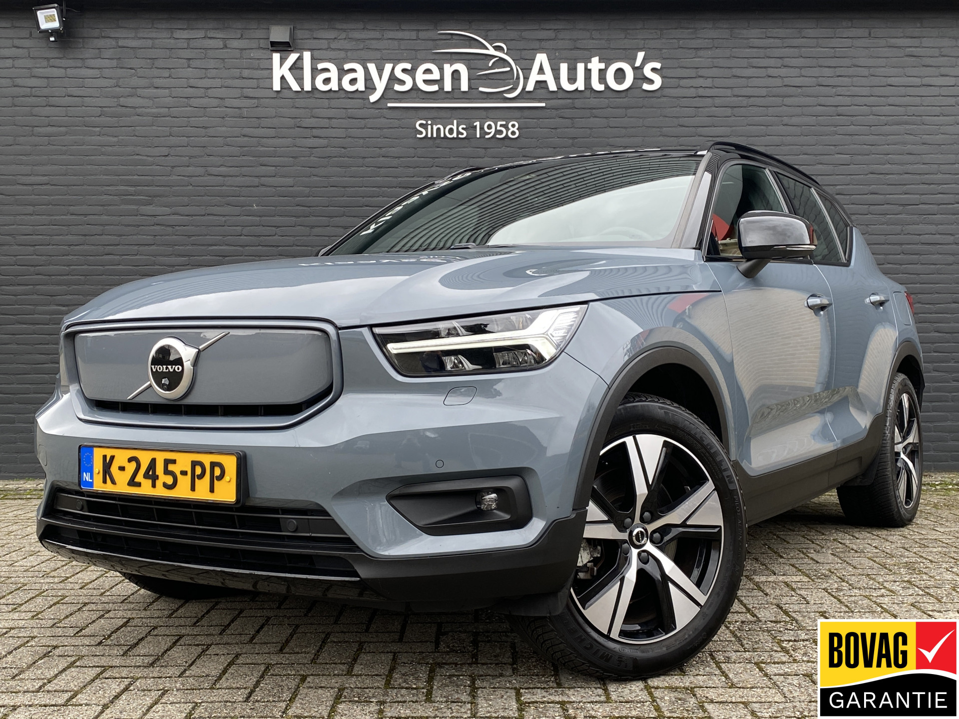 Volvo XC40 Recharge P8 AWD 408 pk R-Design | 1e eigenaar | dealer onderh. | trekhaak | panoramadak | warmtepomp | BTW 2021 - voorkant