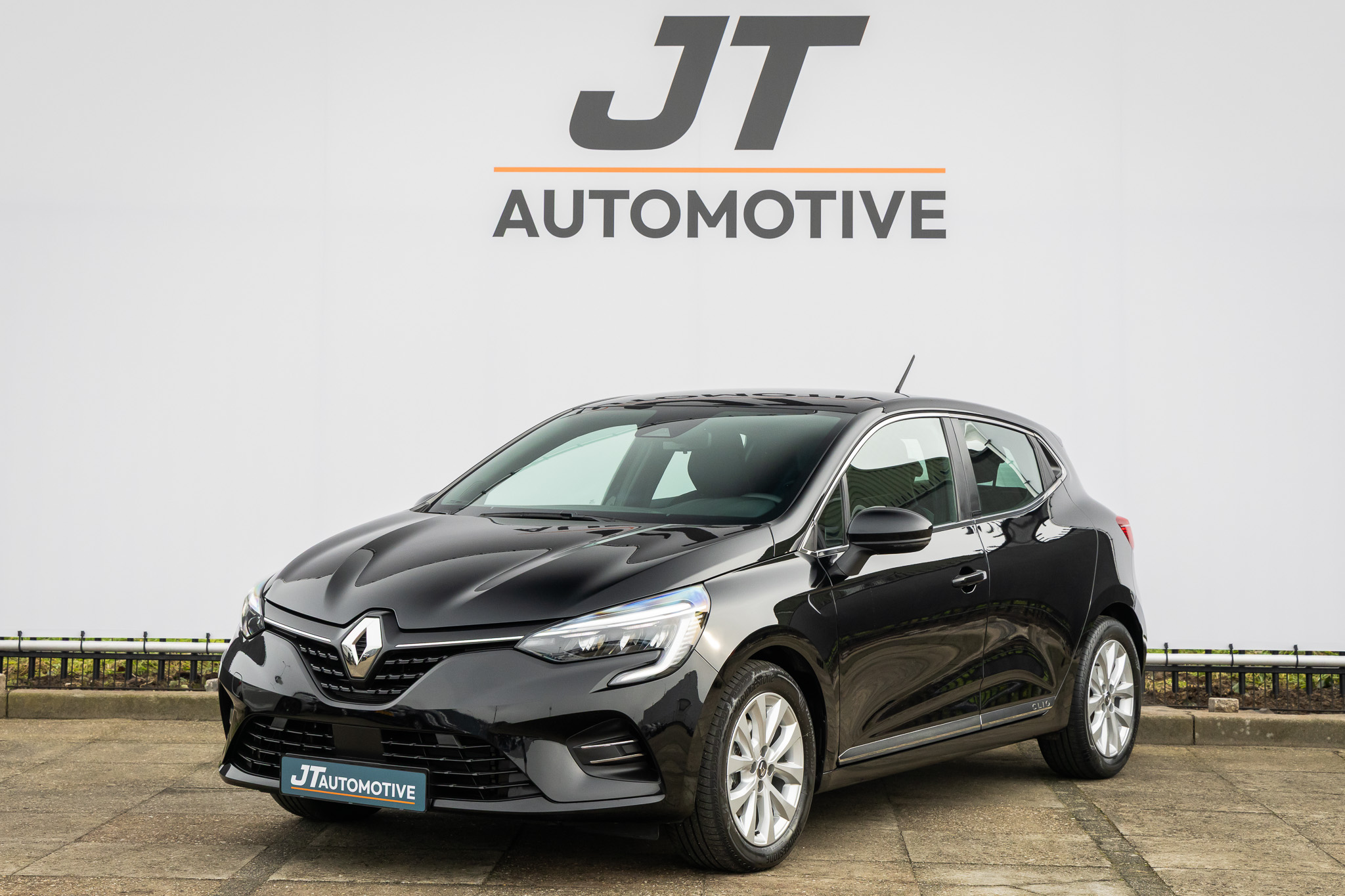 Renault Clio 1.6 ET 140 Intens Half leder | Voorruitverwarming 2021 - voorkant