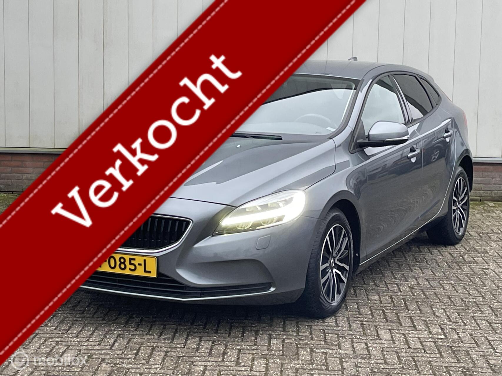 Volvo V40 2.0 D2 Nordic+ | Org. NL Auto | Standkachel | Full LED | Stoelverwarming | Halfleder | PDC | NAVI | Climate & Cruise Control | 2017 - voorkant