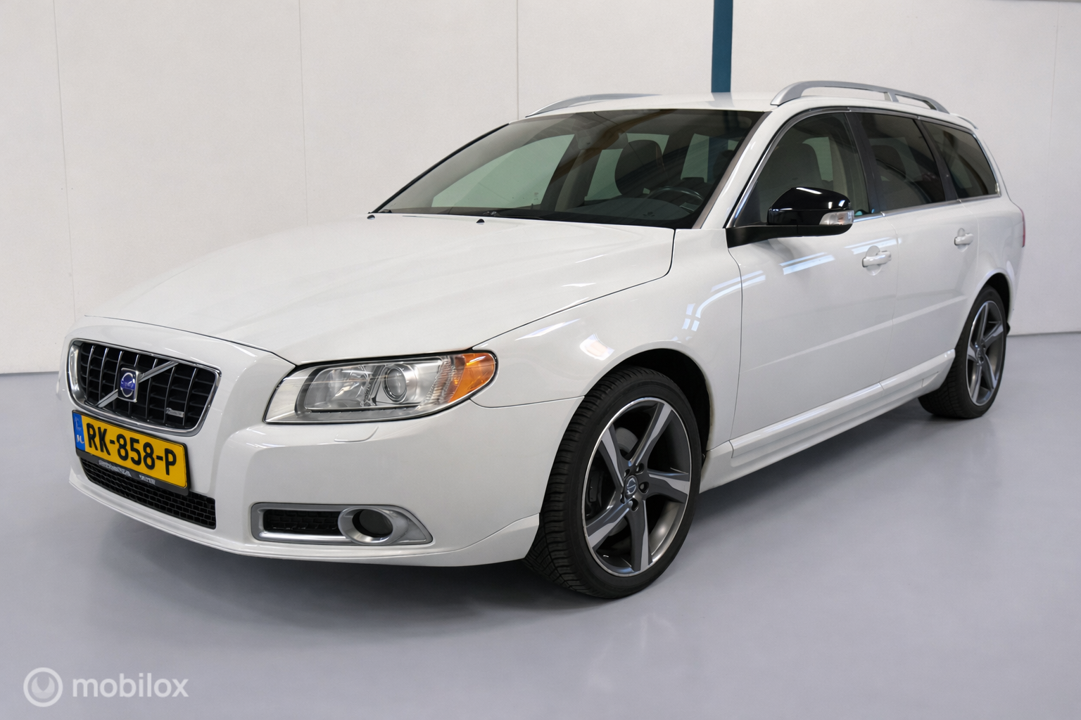 Volvo V70 2.5T Summum AUTOMAAT / LEER 2007 - voorkant