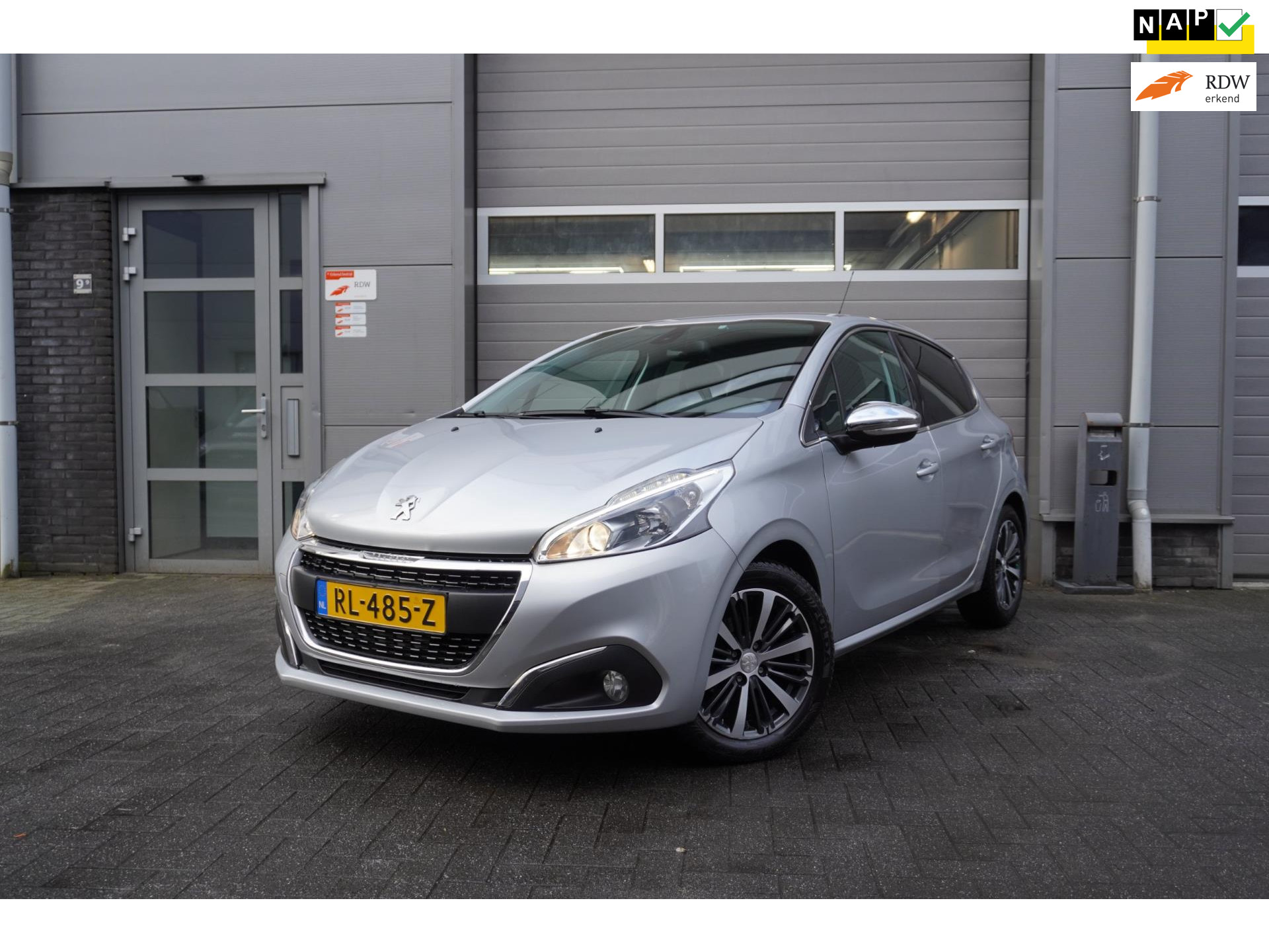 Peugeot 208 1.2 PureTech Allure|1e Eigenaar|Camera|Dealer Oh|Carplay 2017 - voorkant