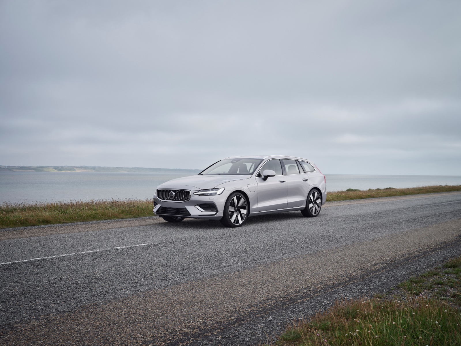 Volvo V60 2.0 T6 AWD Es.Bright 2024 - voorkant