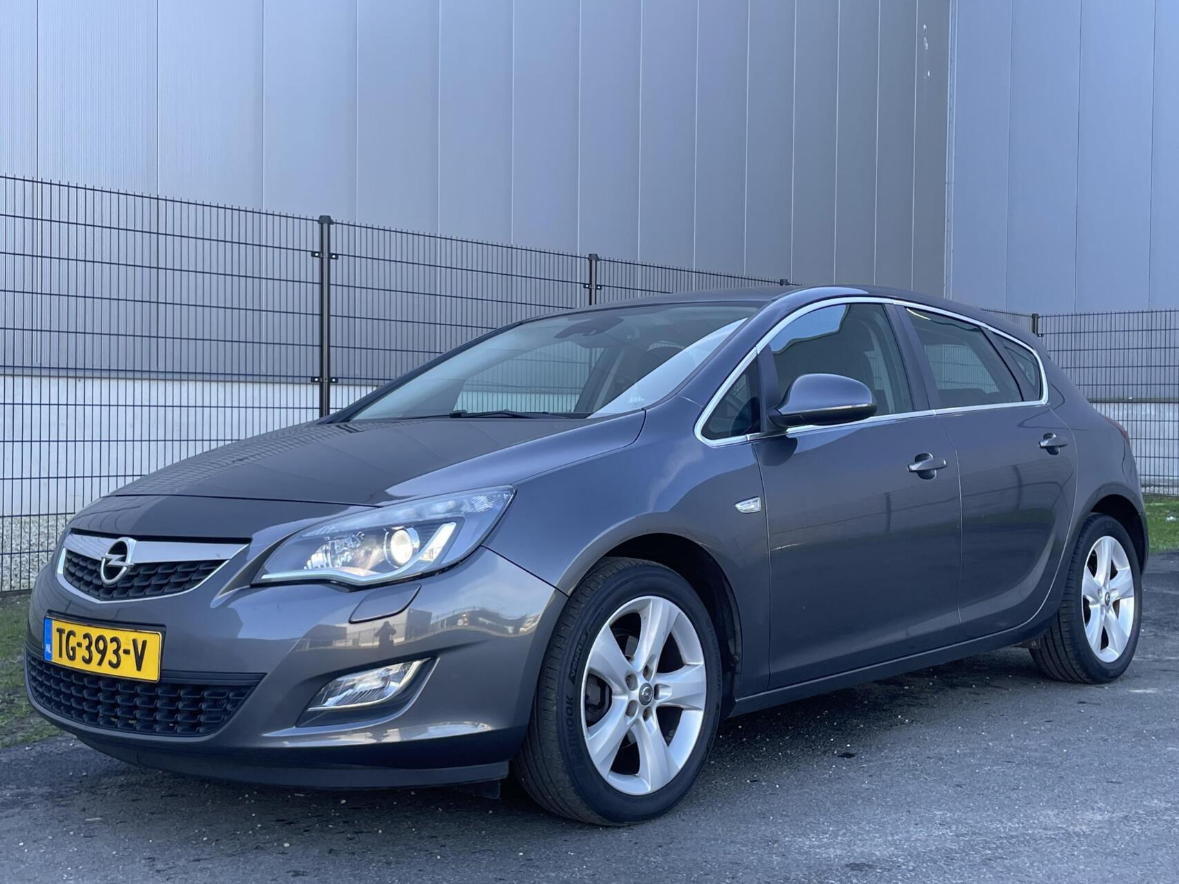 Opel Astra 1.4 Turbo Edition | AIRCO | INC. ONDERHOUDS FACT. 2010 - voorkant