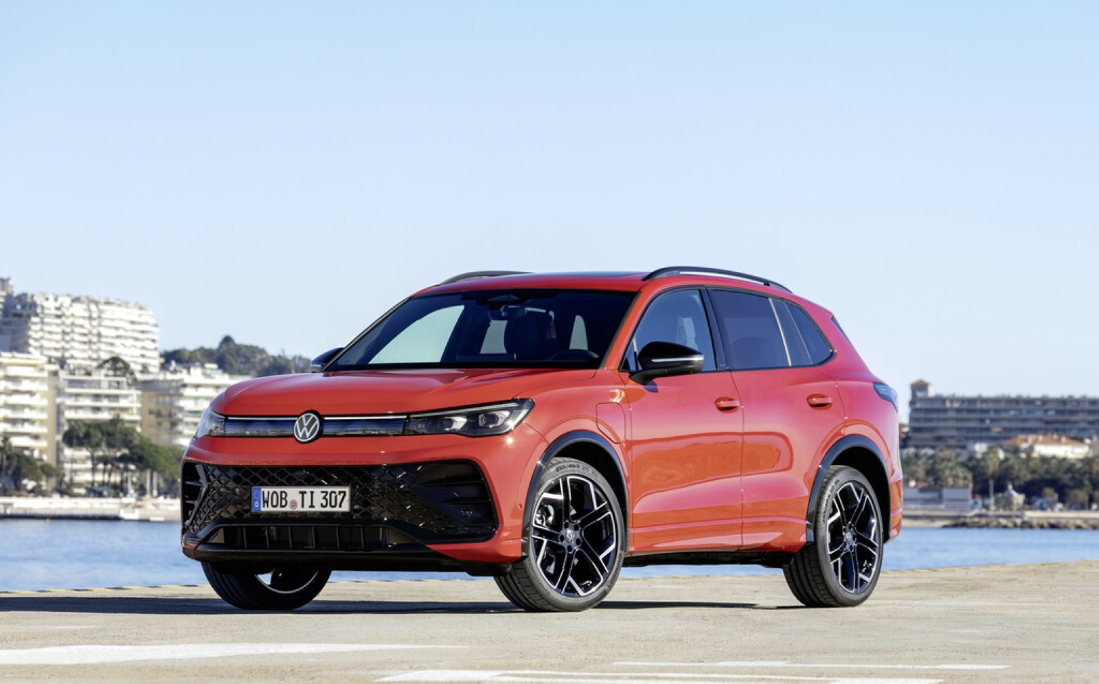 Volkswagen Tiguan 1.5 eHybrid R-Line 2024 - voorkant