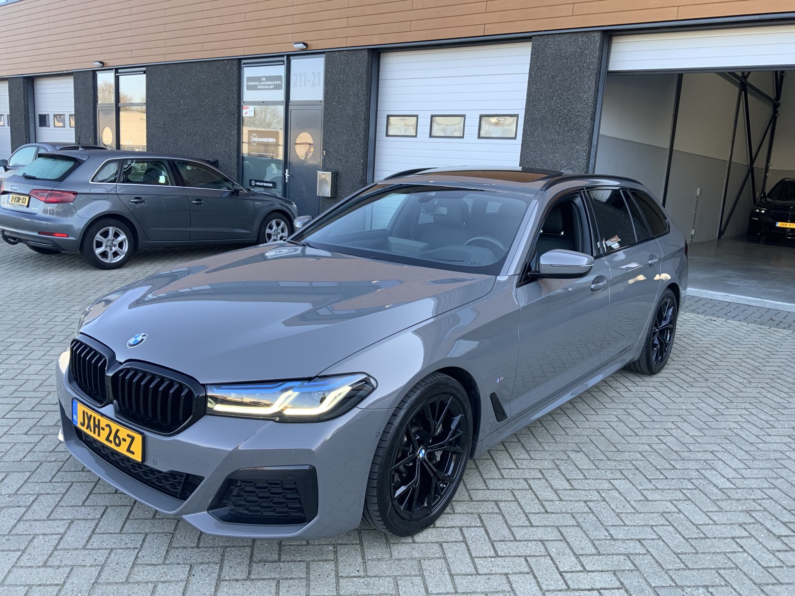 BMW 5-serie Touring 530i High Exe 2022 - voorkant