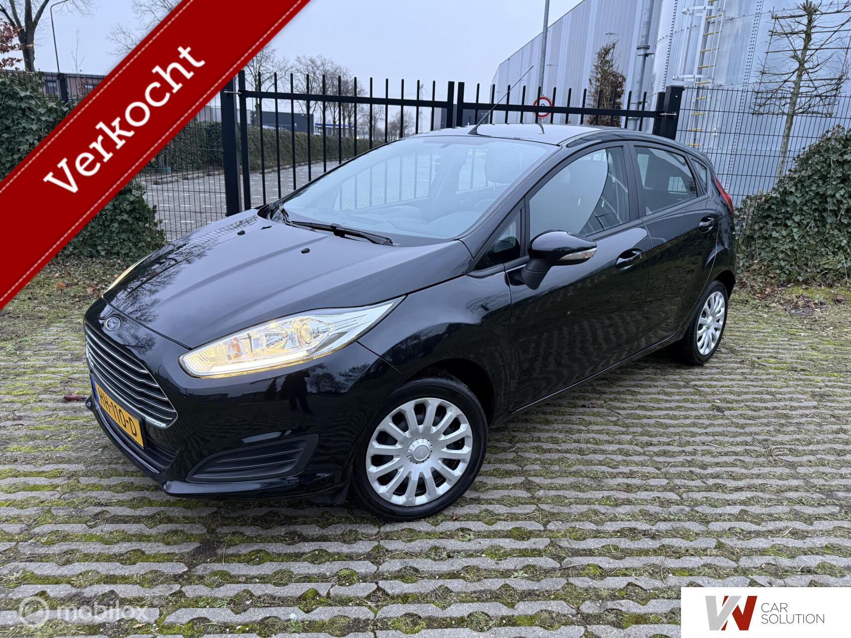 Ford Fiesta 1.0 Style NL AUTO NAVI AIRCO NIEUSTAAT! Driem vv 2015 - voorkant