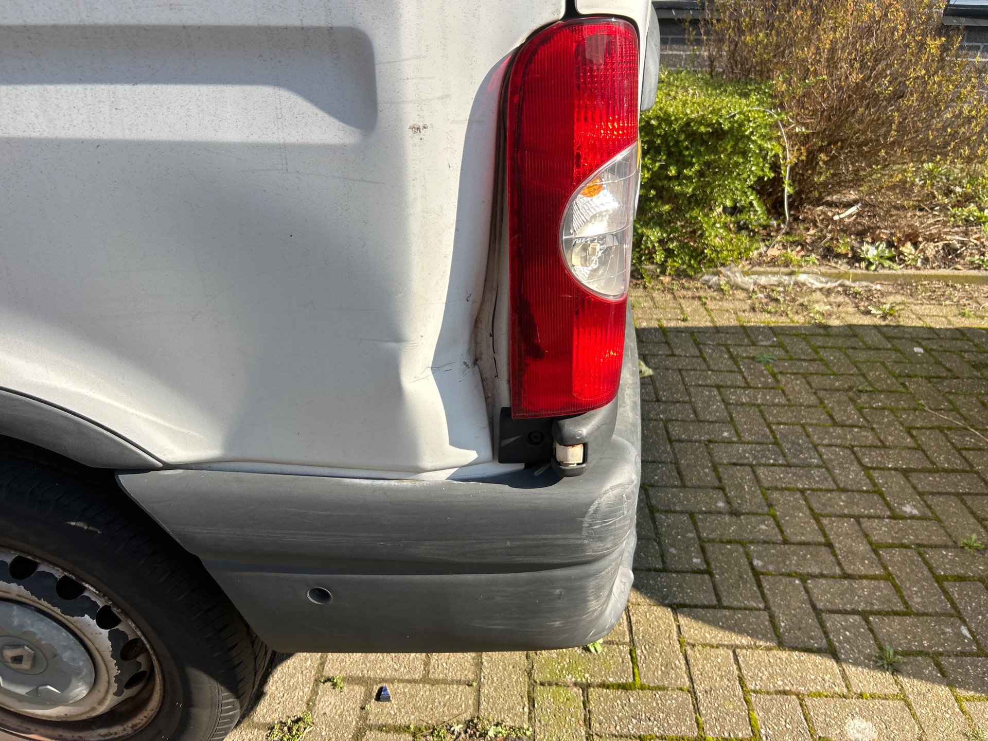 Foto van Renault Master T 33 L1/h1 2.5 Dci 74 KW E4