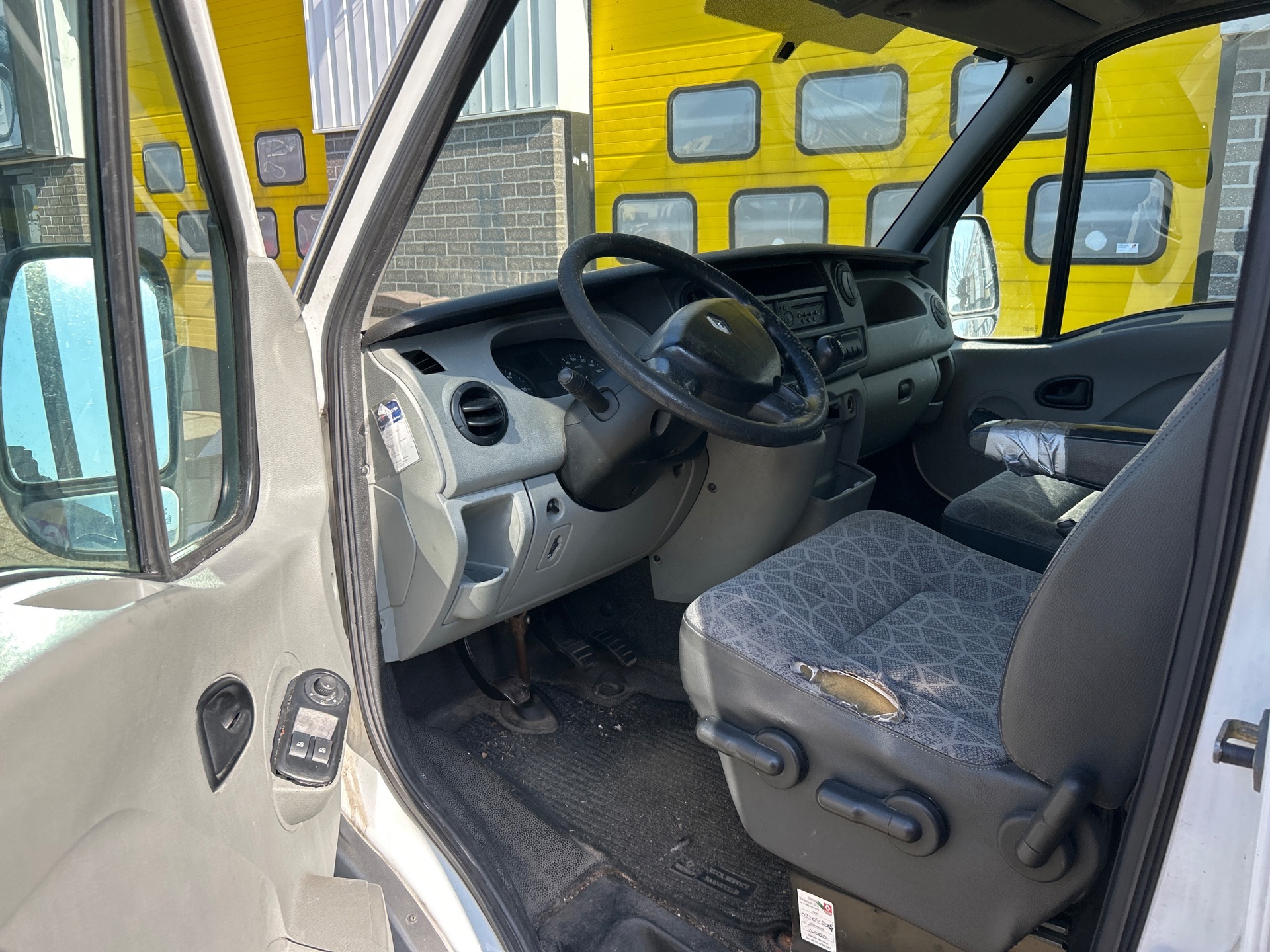 Foto van Renault Master T 33 L1/h1 2.5 Dci 74 KW E4