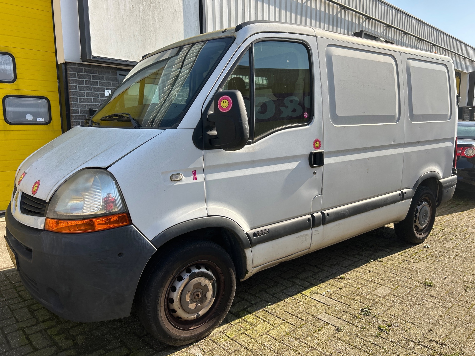 Foto van Renault Master T 33 L1/h1 2.5 Dci 74 KW E4