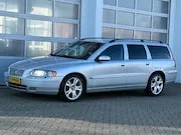 Volvo V70 2.5T Summum 2004 - voorkant
