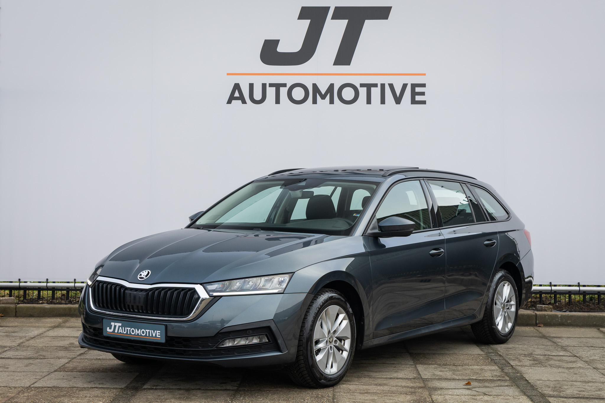 Skoda Octavia 1.0 TSI Bns Edition Hybrid Pano | Trekhaak | Stoelverwarming 2021 - voorkant