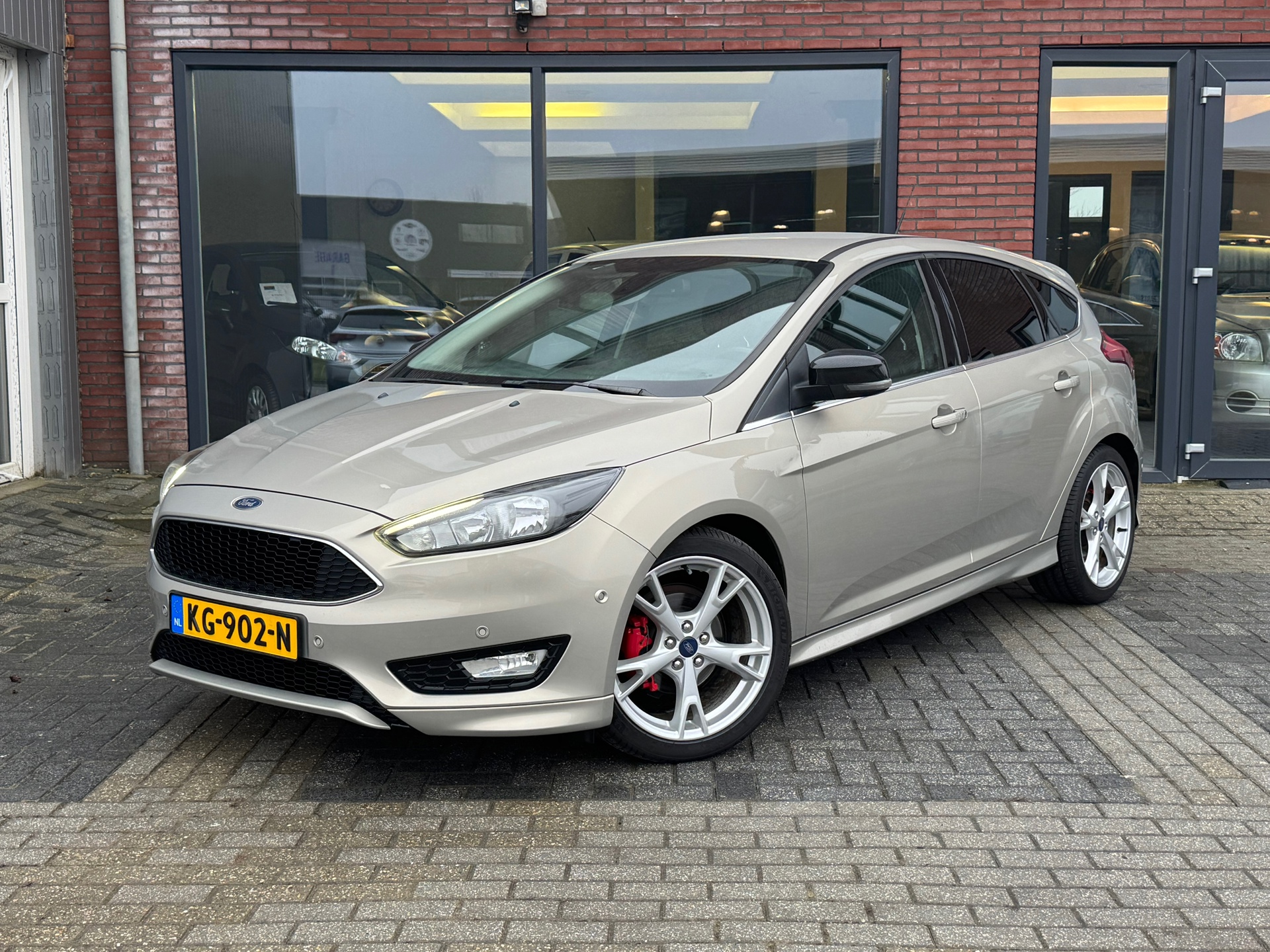 Ford Focus 1.0 ST-Line | Carbon | Camera | Trekhaak | Navi | 2016 - voorkant