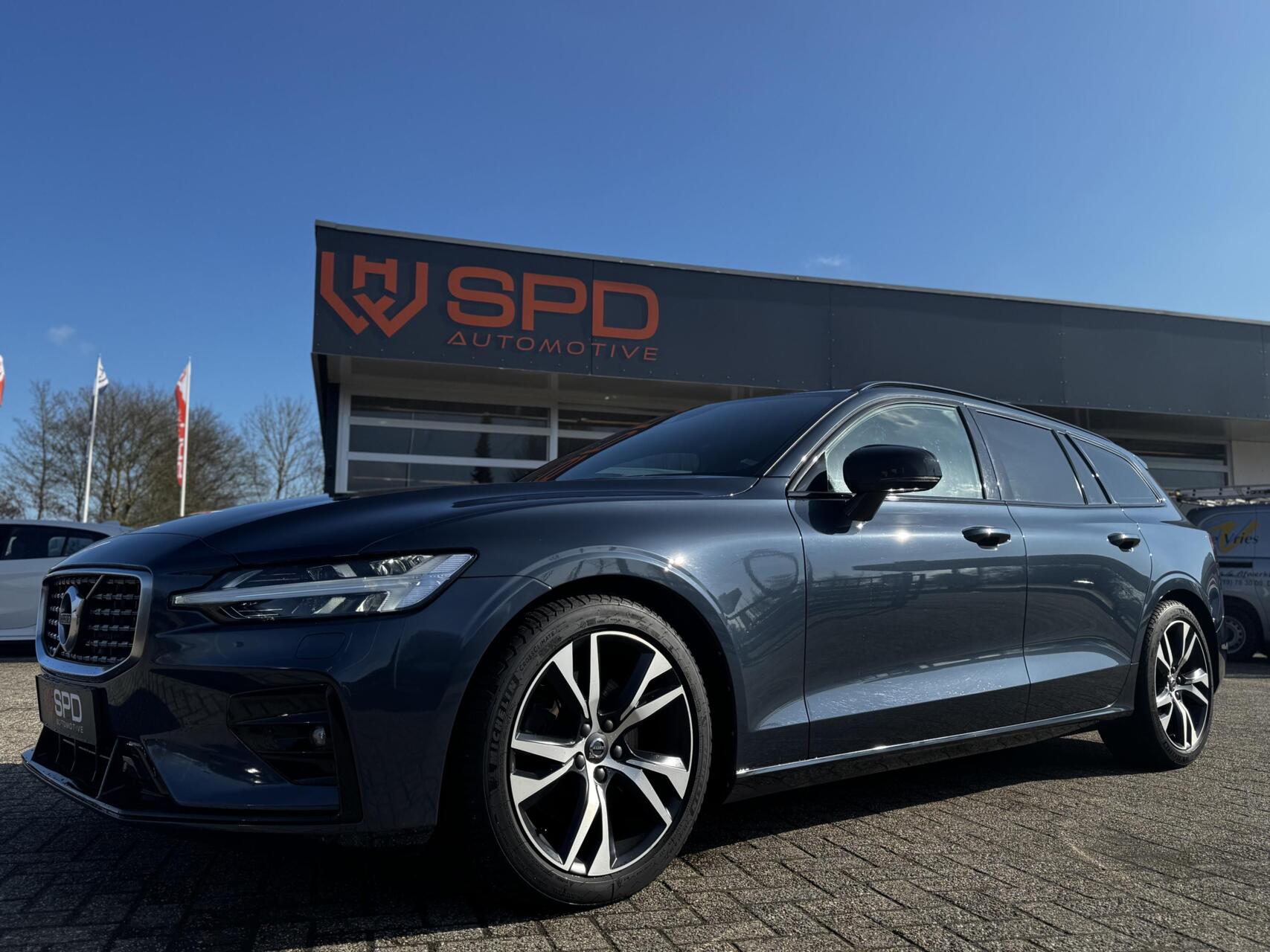 Volvo V60 2.0T4 R-Design |ACC|H&K|Carplay|LED|PDC|18'' 2020 - voorkant