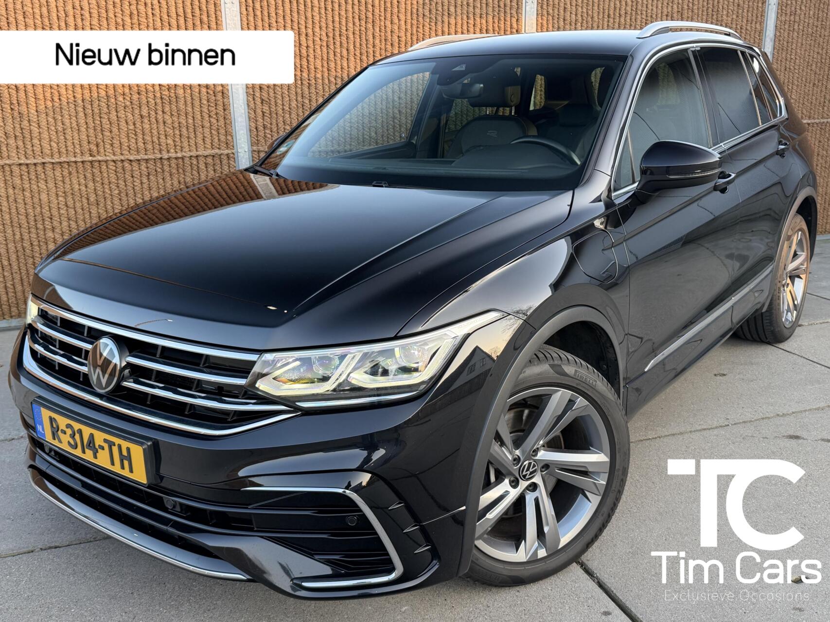 Volkswagen Tiguan 1.4 TSI eHybrid R-Line Automaat | Trekhaak | Cruise control adaptief | Climate control | Apple CarPlay | LED verlichting IQ | parkeersensoren voor en achter | Achteruitrijcamera 2022 - voorkant