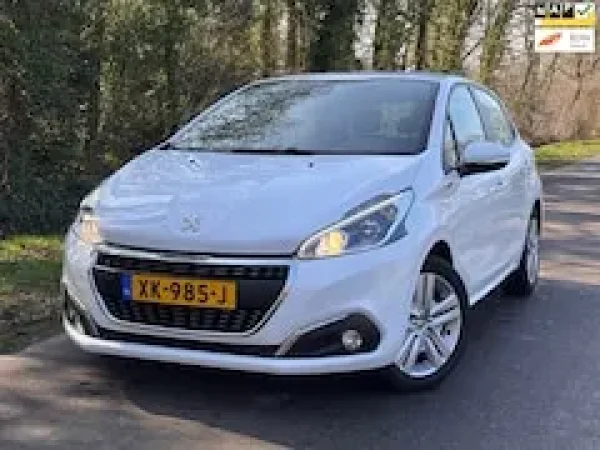 Peugeot 208 1.2 PureTech Signature 2019 - voorkant