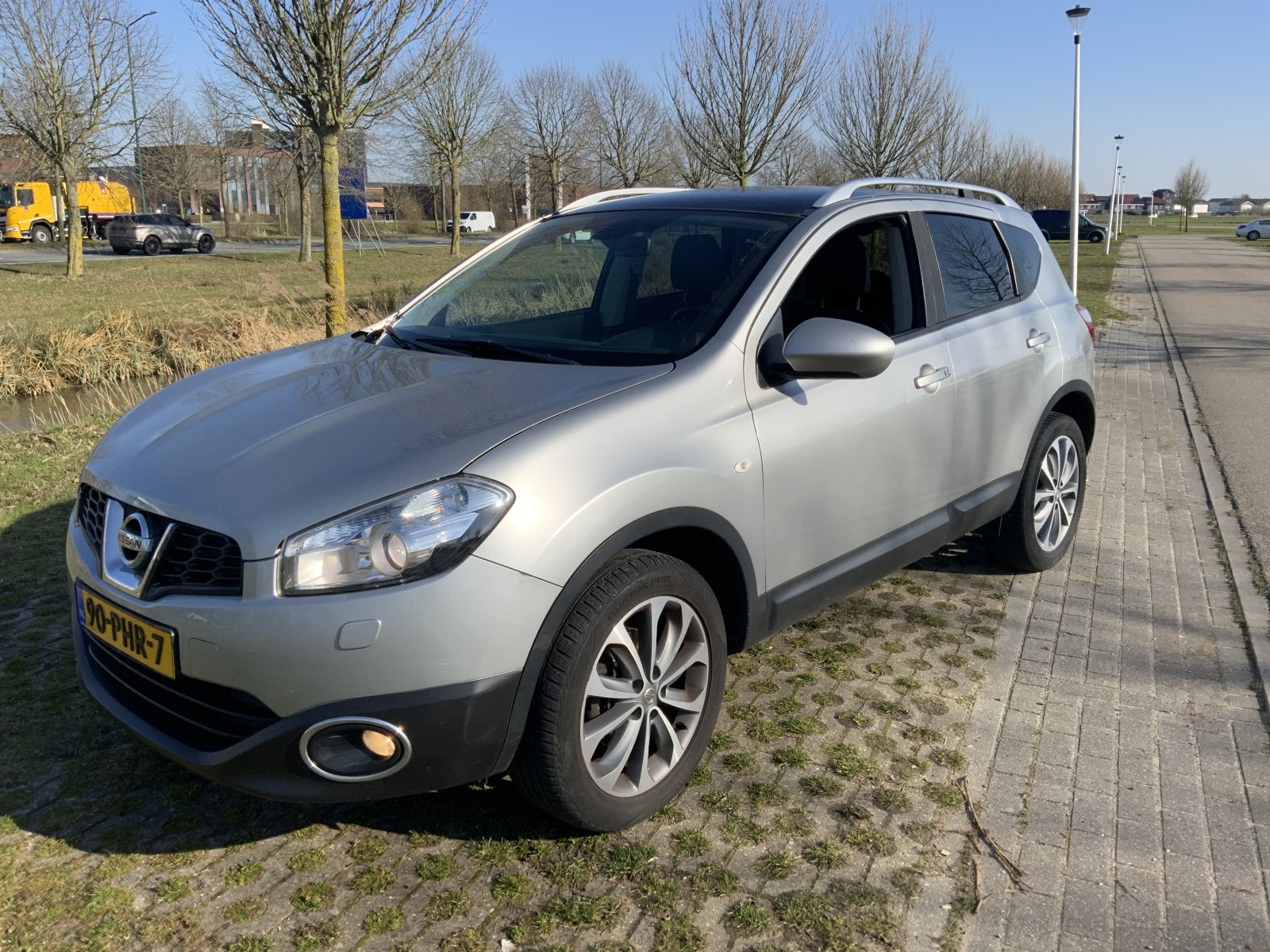 Nissan Qashqai 2.0 Tekna 2011 - voorkant